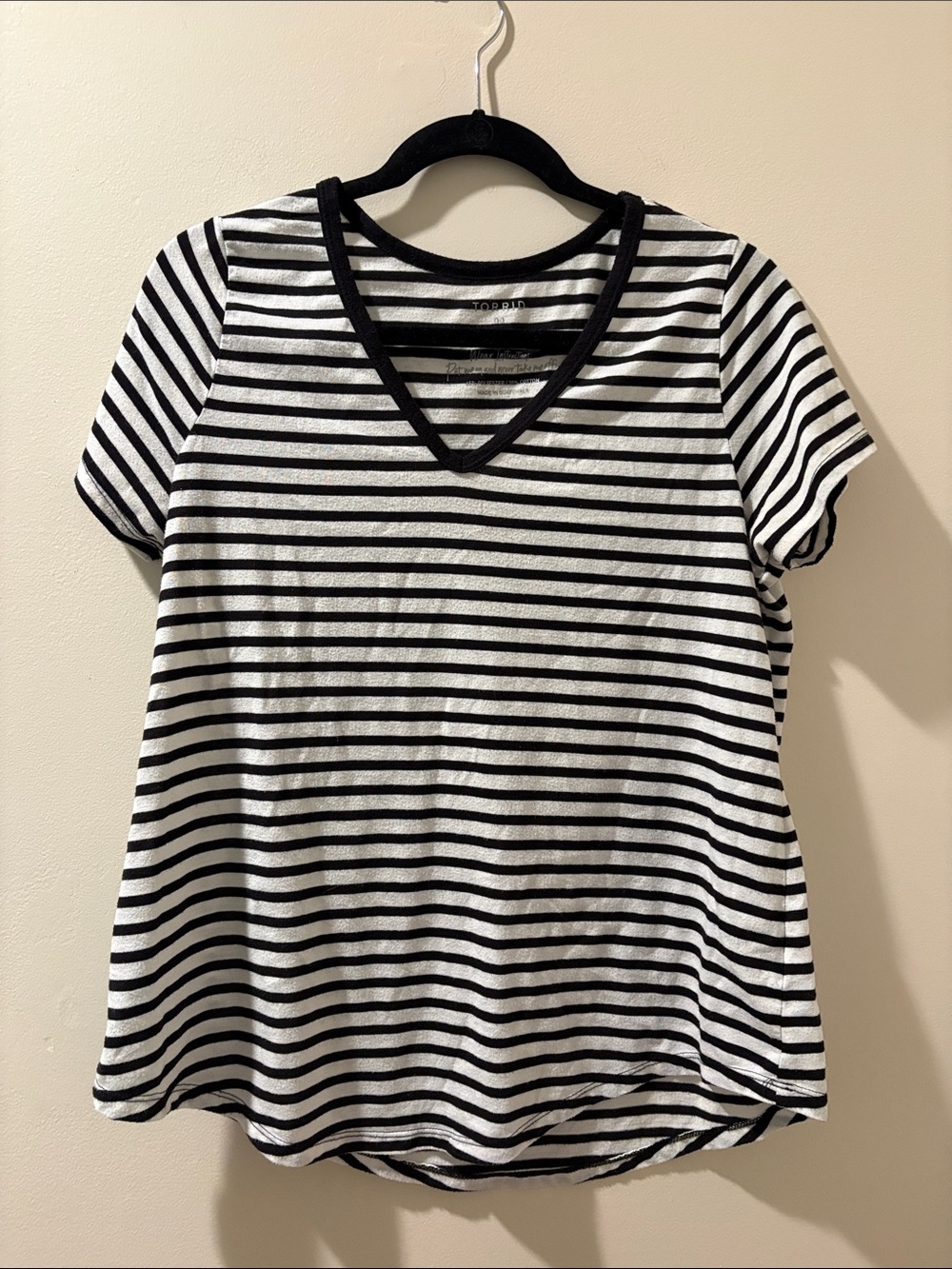 torrid Black & White Striped V-Neck Short Sleeve Top